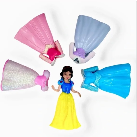 Polly Pocket Disney Princess Snow White doll, dresses, wardrobe - extras - Picture 5 of 6